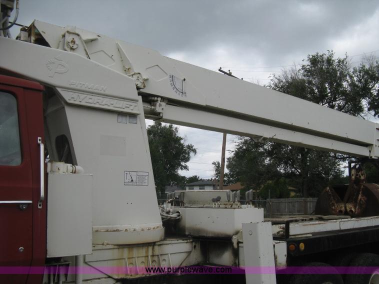 image for item H5422 1972 Ford 800 crane truck