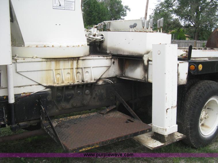 image for item H5422 1972 Ford 800 crane truck