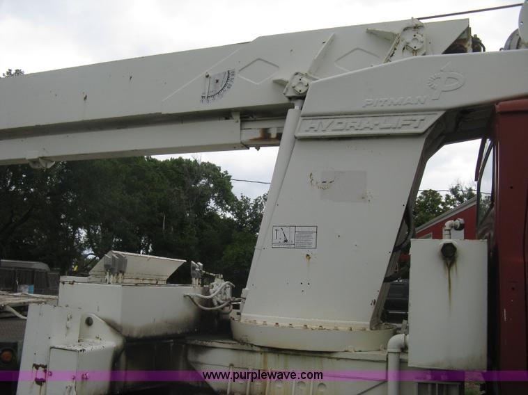 image for item H5422 1972 Ford 800 crane truck