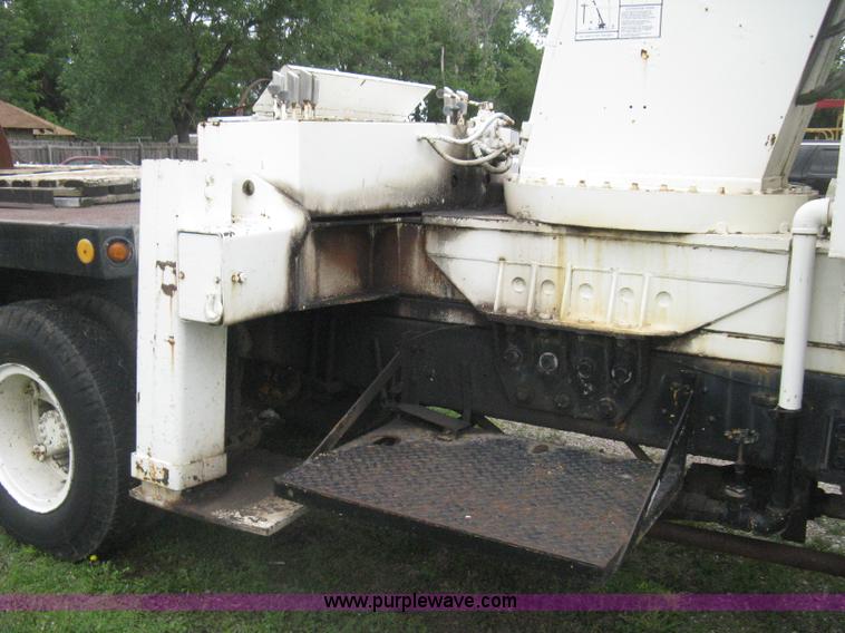 image for item H5422 1972 Ford 800 crane truck