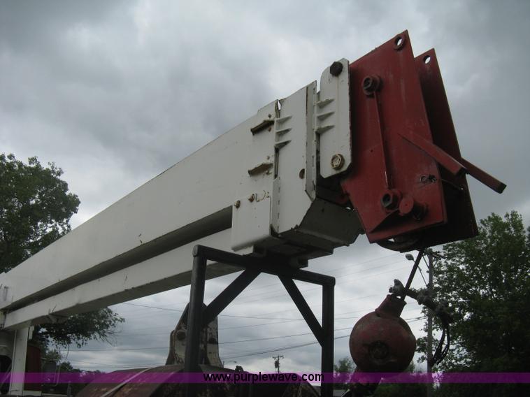 image for item H5422 1972 Ford 800 crane truck