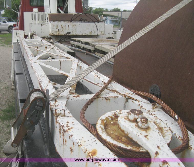 image for item H5422 1972 Ford 800 crane truck