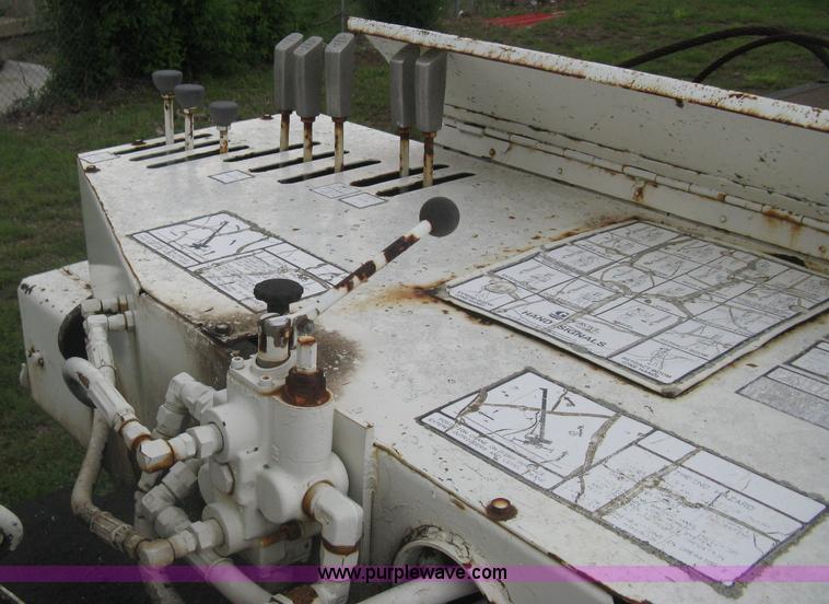 image for item H5422 1972 Ford 800 crane truck