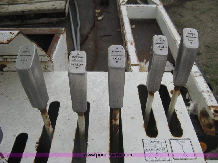 image for item H5422 1972 Ford 800 crane truck