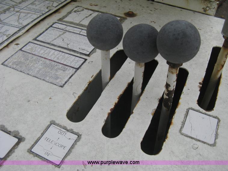 image for item H5422 1972 Ford 800 crane truck