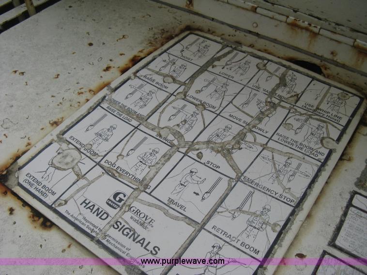 image for item H5422 1972 Ford 800 crane truck