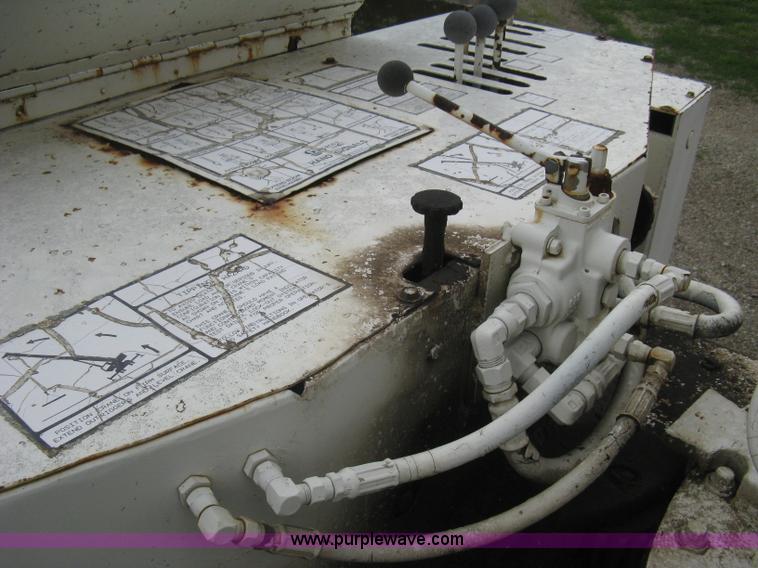 image for item H5422 1972 Ford 800 crane truck