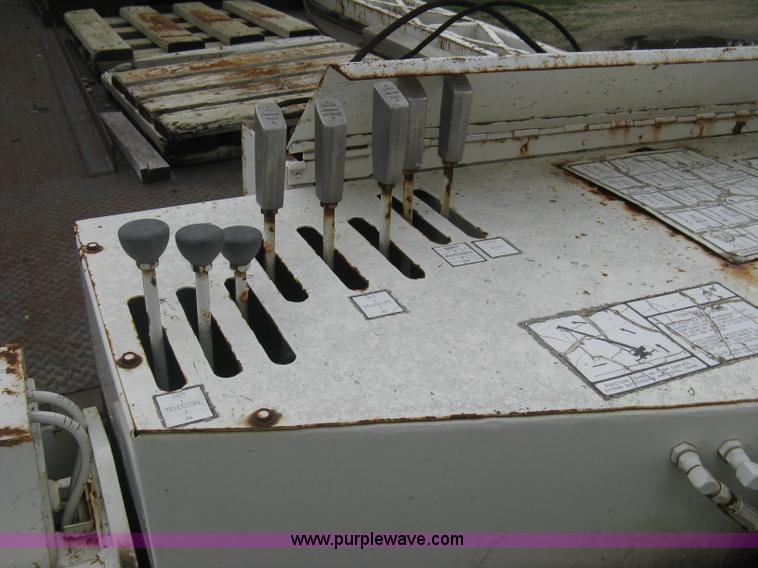 image for item H5422 1972 Ford 800 crane truck