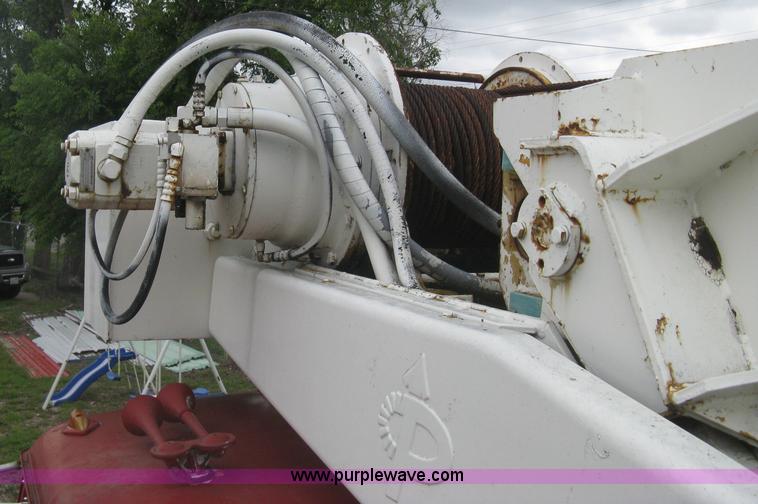 image for item H5422 1972 Ford 800 crane truck