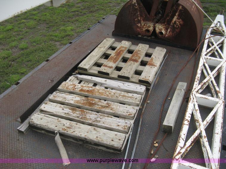 image for item H5422 1972 Ford 800 crane truck