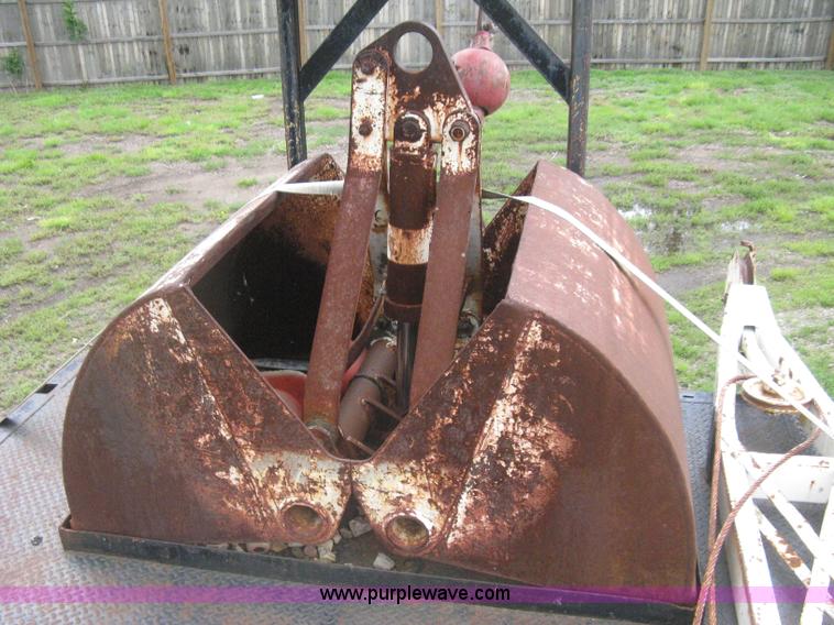 image for item H5422 1972 Ford 800 crane truck