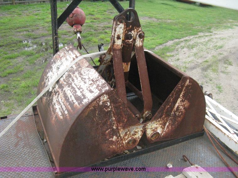 image for item H5422 1972 Ford 800 crane truck