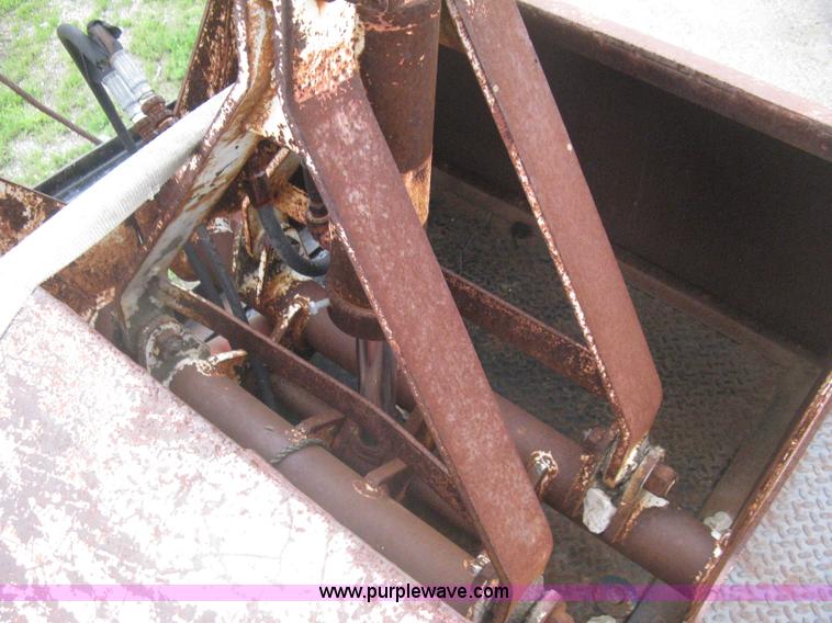 image for item H5422 1972 Ford 800 crane truck