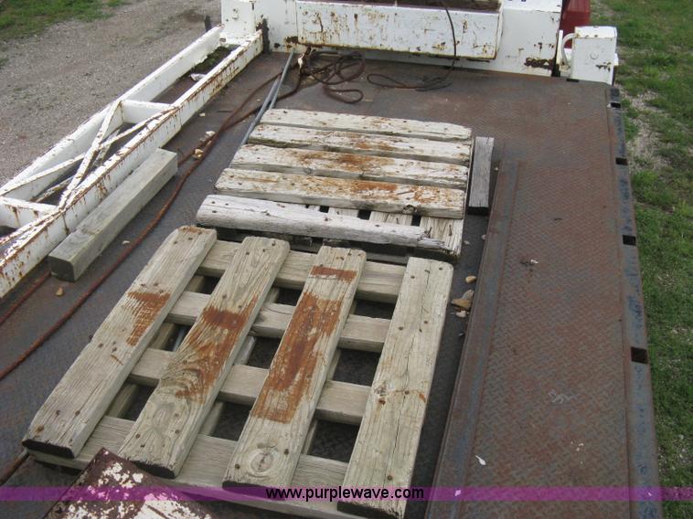 image for item H5422 1972 Ford 800 crane truck