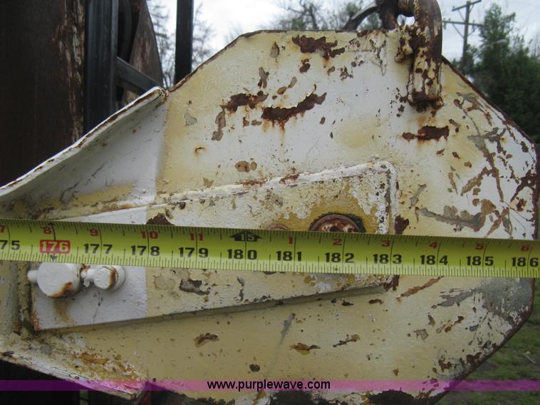 image for item H5422 1972 Ford 800 crane truck