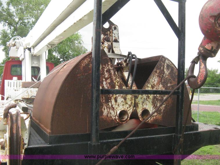 image for item H5422 1972 Ford 800 crane truck