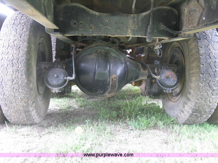 image for item H5422 1972 Ford 800 crane truck