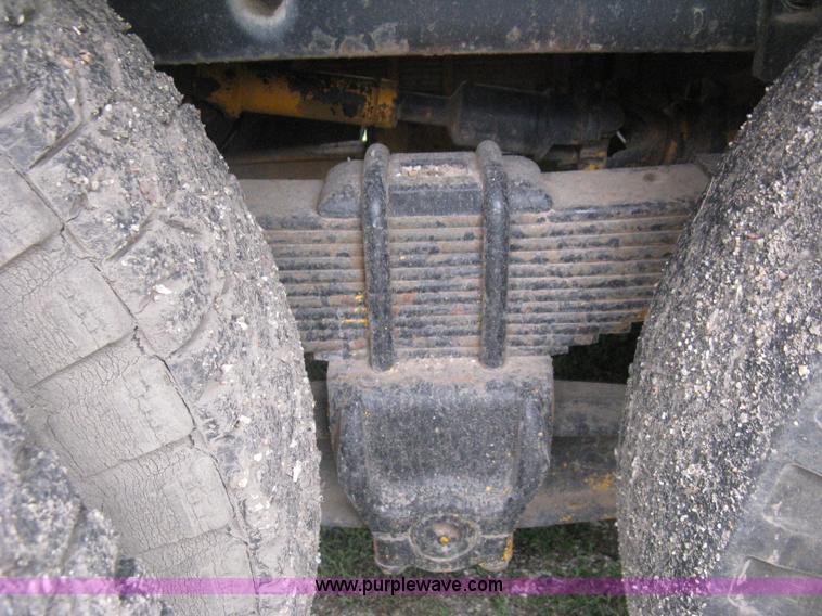 image for item H5422 1972 Ford 800 crane truck