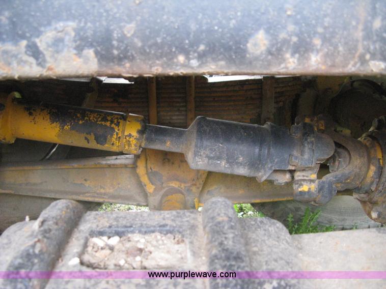 image for item H5422 1972 Ford 800 crane truck