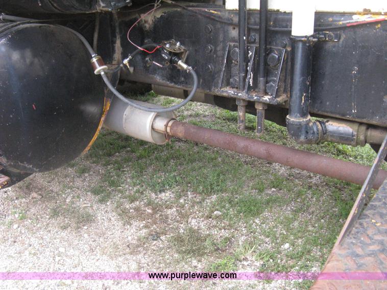 image for item H5422 1972 Ford 800 crane truck