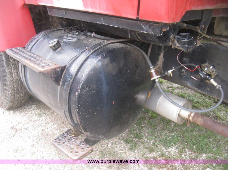 image for item H5422 1972 Ford 800 crane truck