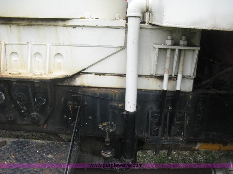 image for item H5422 1972 Ford 800 crane truck