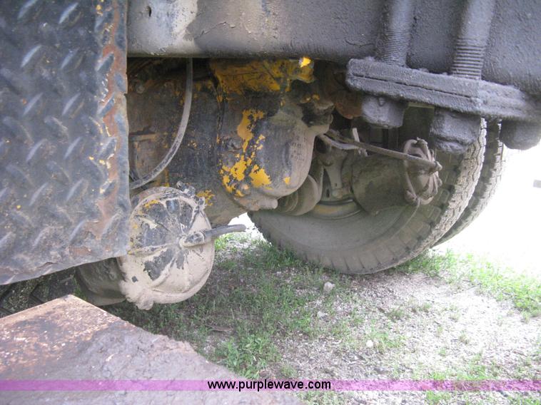 image for item H5422 1972 Ford 800 crane truck