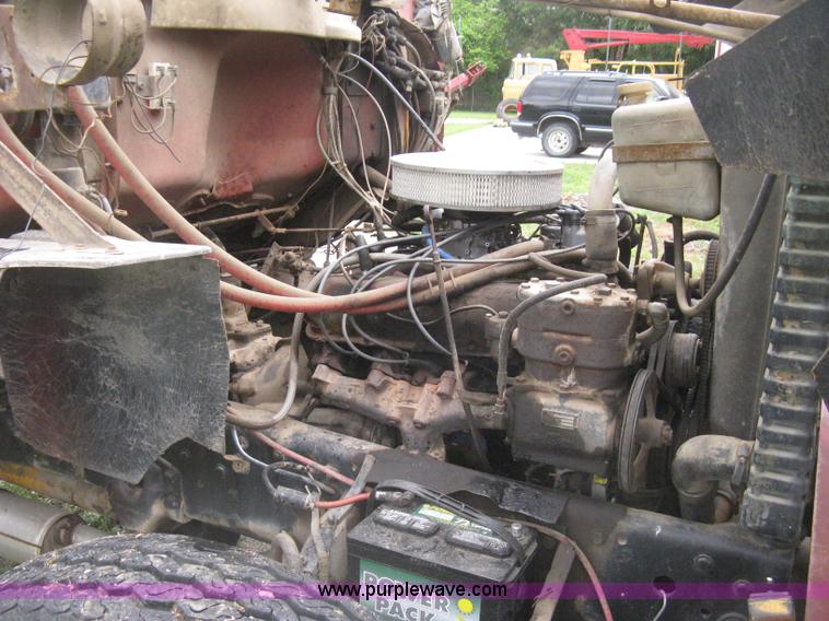 image for item H5422 1972 Ford 800 crane truck