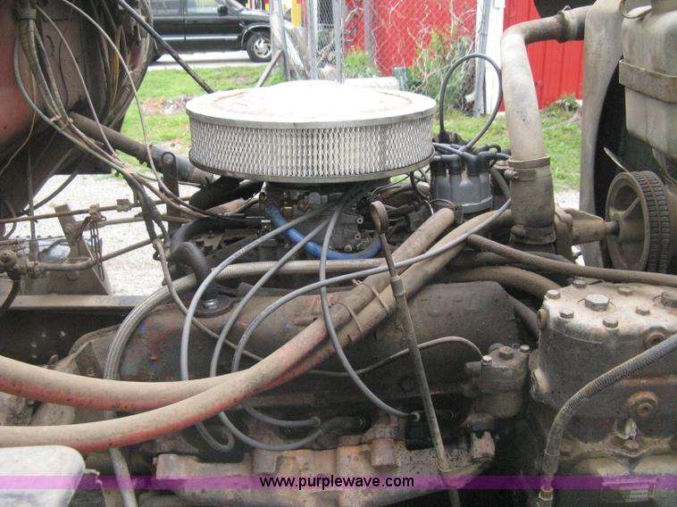 image for item H5422 1972 Ford 800 crane truck