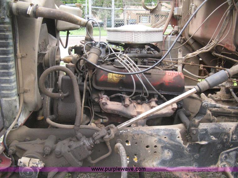 image for item H5422 1972 Ford 800 crane truck