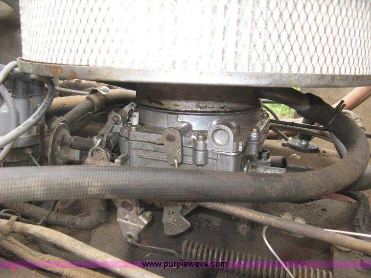 image for item H5422 1972 Ford 800 crane truck