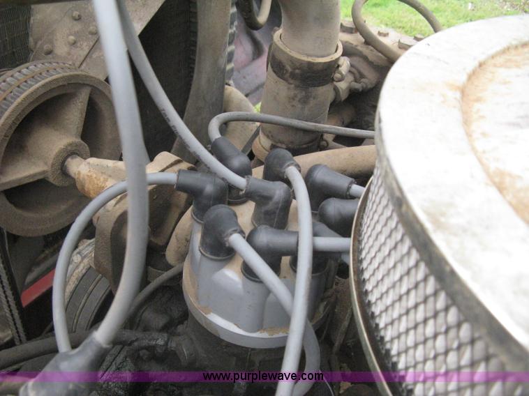 image for item H5422 1972 Ford 800 crane truck