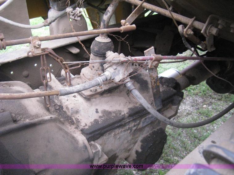 image for item H5422 1972 Ford 800 crane truck