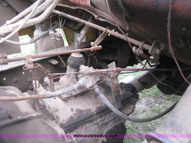 image for item H5422 1972 Ford 800 crane truck