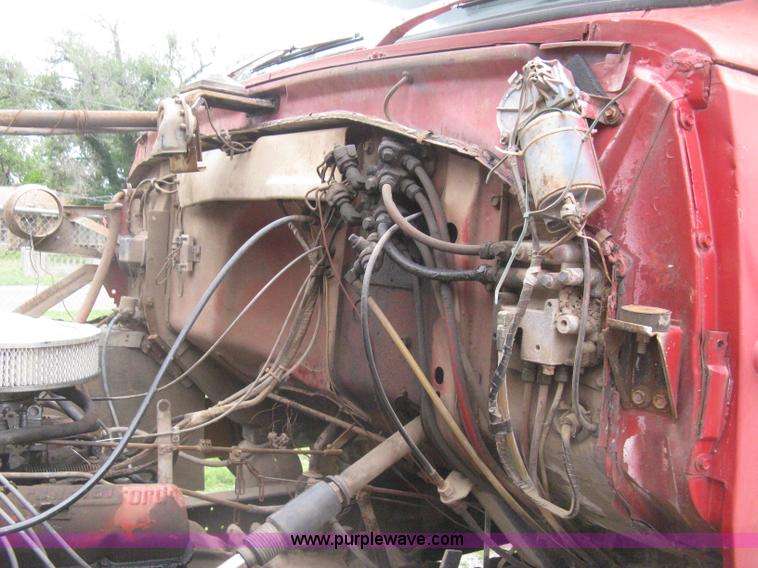 image for item H5422 1972 Ford 800 crane truck