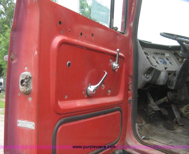 image for item H5422 1972 Ford 800 crane truck