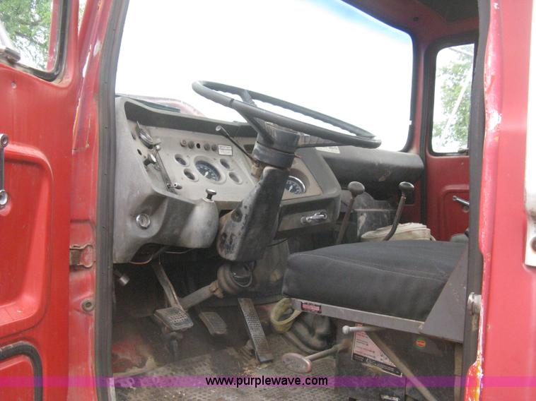 image for item H5422 1972 Ford 800 crane truck