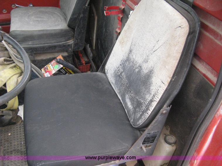 image for item H5422 1972 Ford 800 crane truck