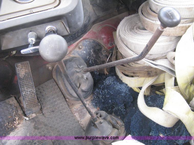 image for item H5422 1972 Ford 800 crane truck