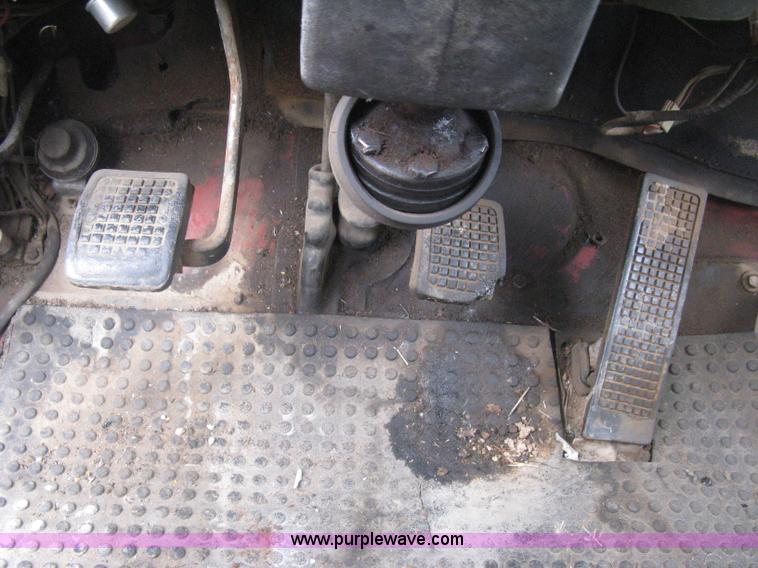 image for item H5422 1972 Ford 800 crane truck