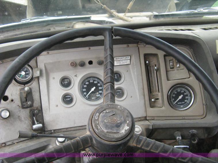 image for item H5422 1972 Ford 800 crane truck