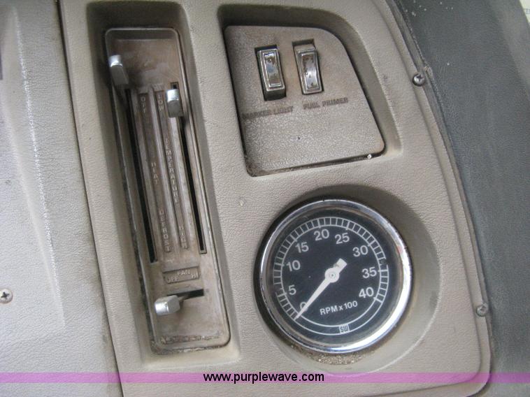 image for item H5422 1972 Ford 800 crane truck