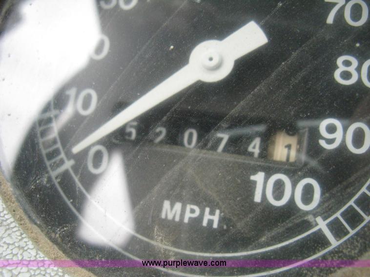 image for item H5422 1972 Ford 800 crane truck