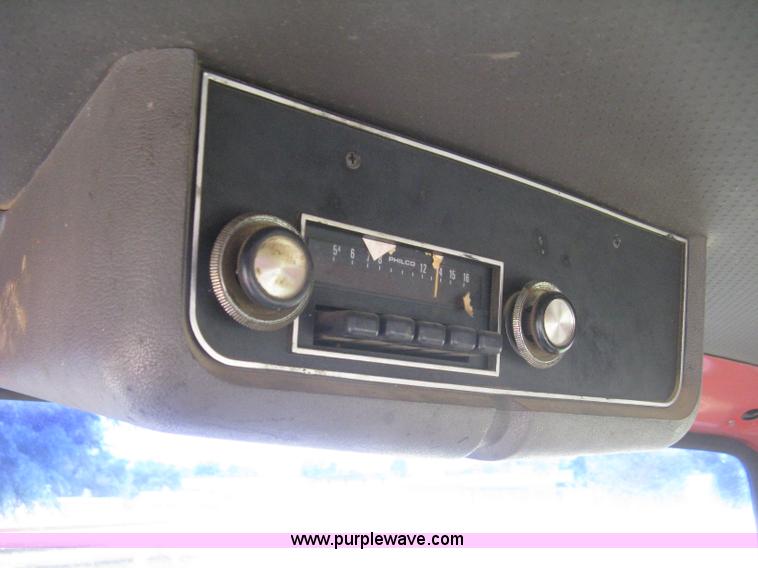 image for item H5422 1972 Ford 800 crane truck