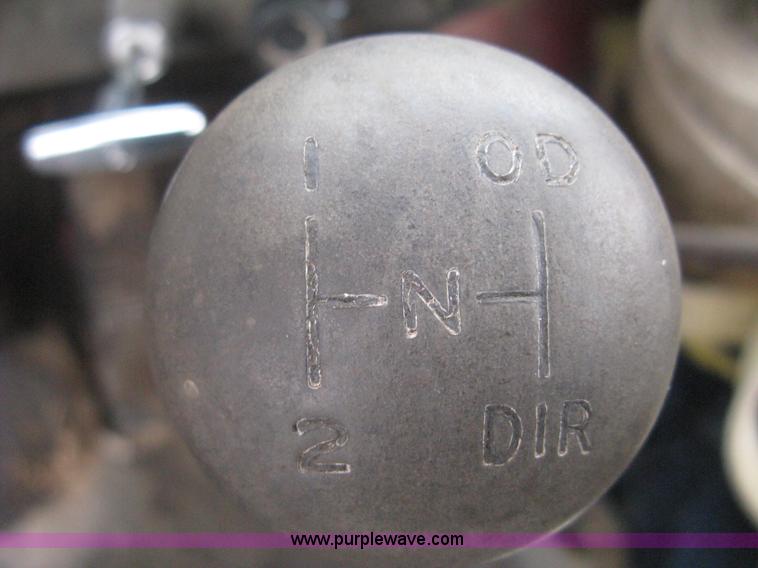 image for item H5422 1972 Ford 800 crane truck