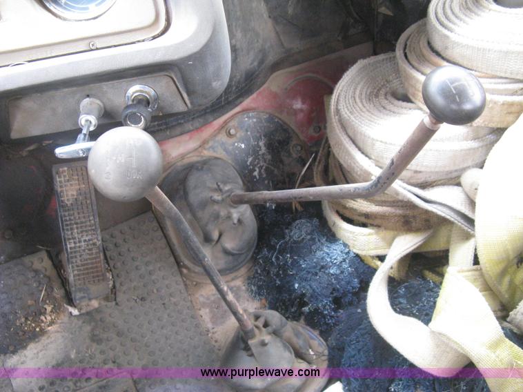 image for item H5422 1972 Ford 800 crane truck