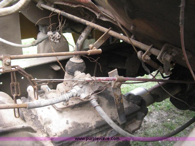 image for item H5422 1972 Ford 800 crane truck