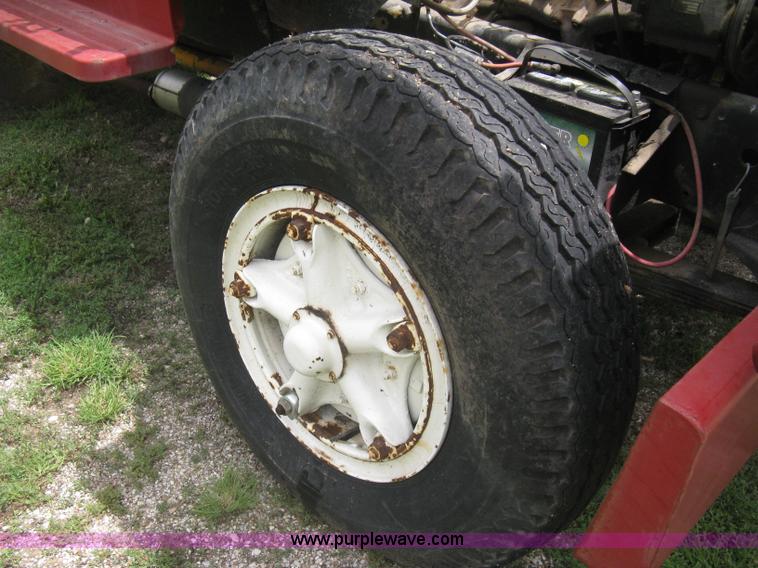 image for item H5422 1972 Ford 800 crane truck