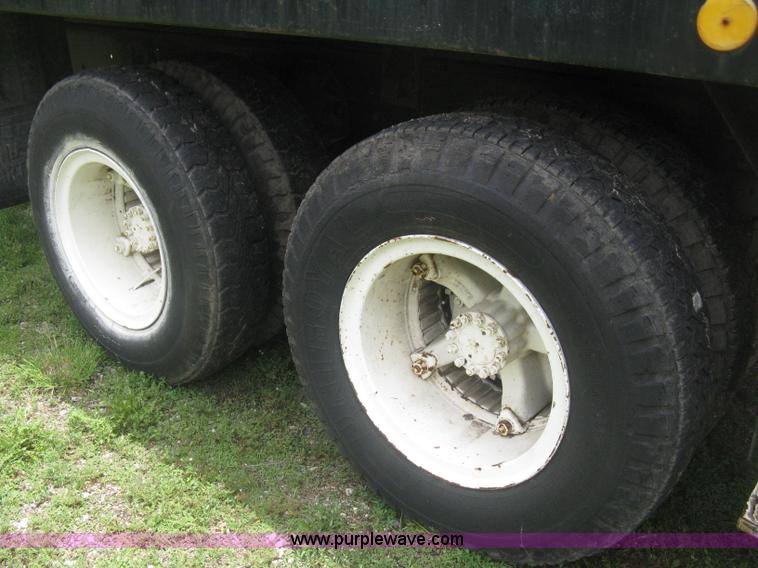 image for item H5422 1972 Ford 800 crane truck