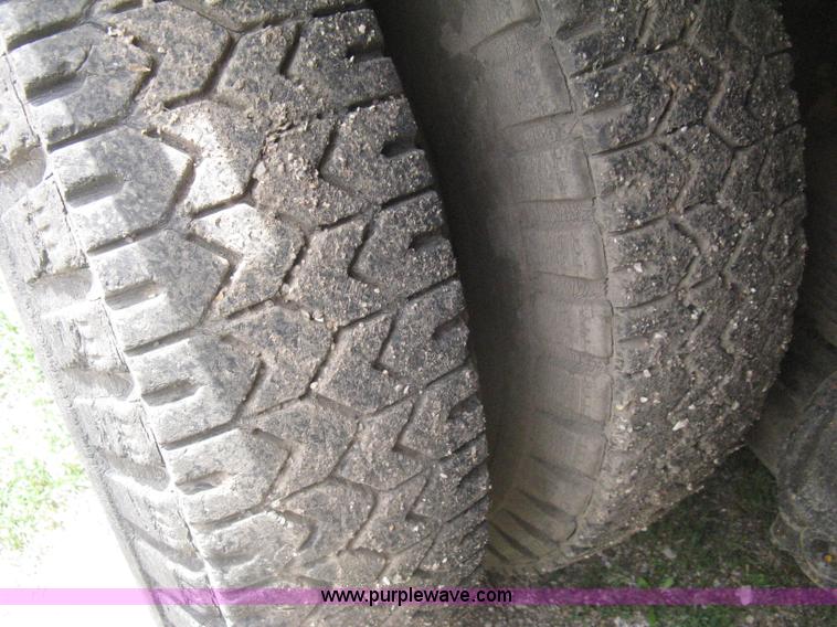 image for item H5422 1972 Ford 800 crane truck